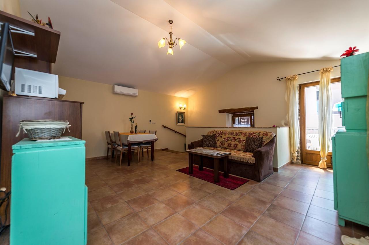 Villa Valtrazza Tar-Vabriga Eksteriør bilde